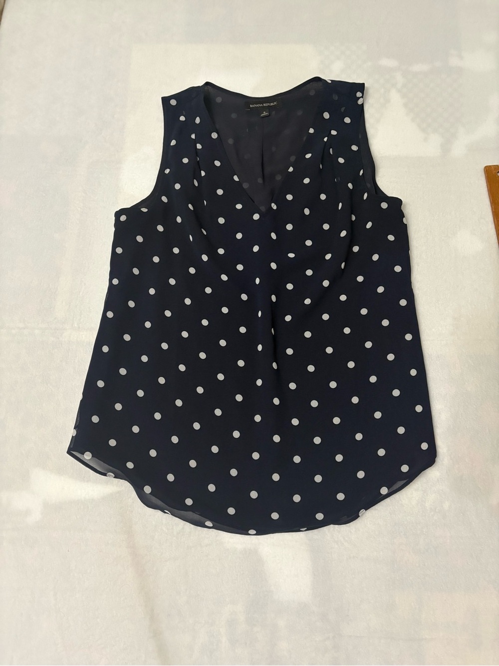 Banana Republic Navy and White Polka Dot Sleeveless V-Neck blouse SMALL